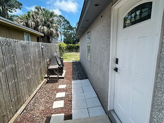 2nd image of 1121 Hibiscus St