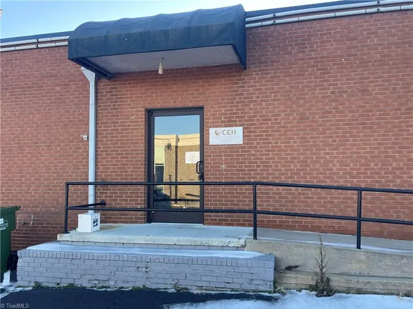 102C W 1st Ave, Lexington, NC 27292