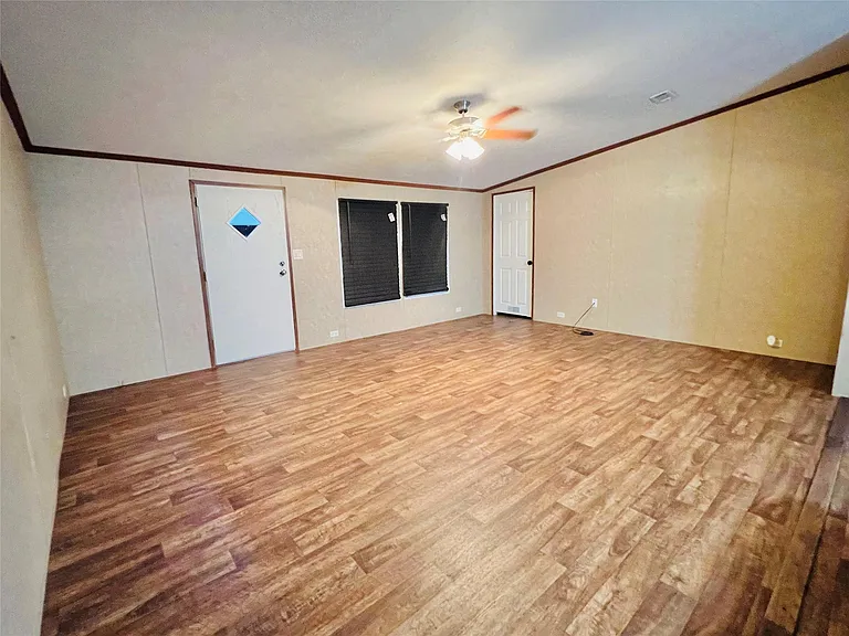 16381 Hunters Green Dr — Photo 9