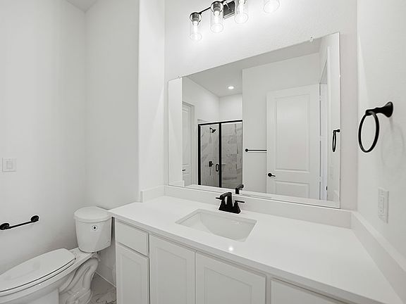 5th image of 206 Kings Hollow Pl