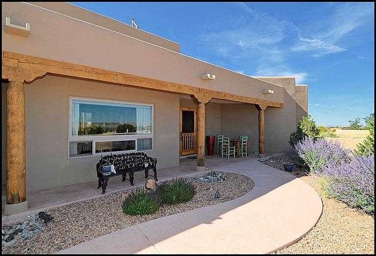Front courtyard beautifully landscaped