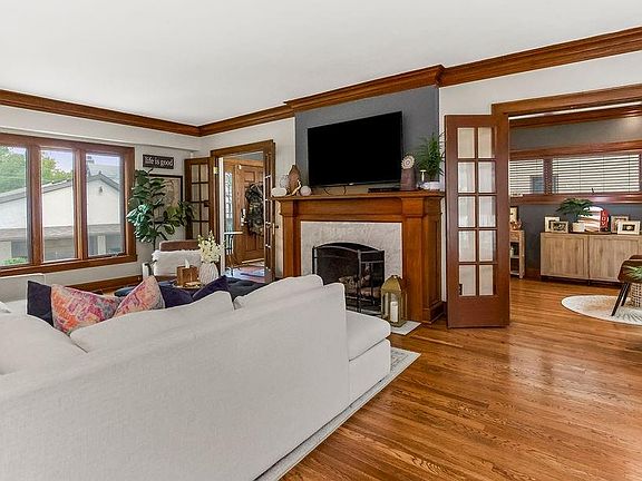 5th image of 214 W 70th St
