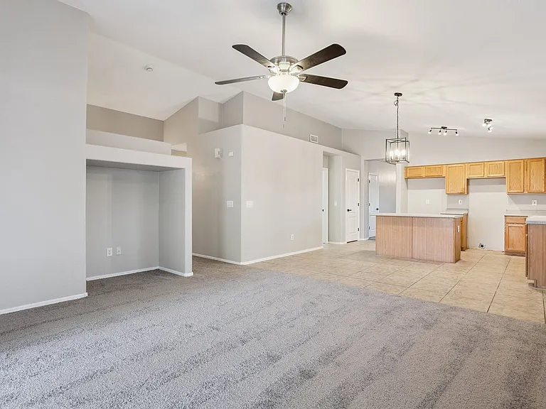 1556 N Rockwell Ct — Photo 12