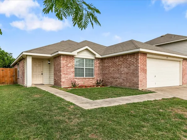 621 Woodpecker Ln, Fort Worth, TX 76108