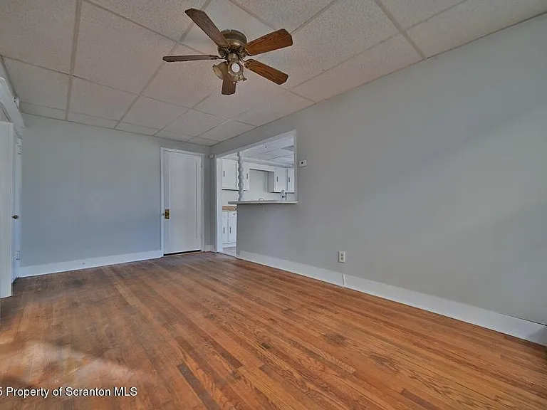 416 E Market St — Photo 13