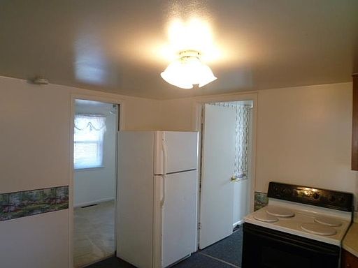 5th image of 914 S 15th St