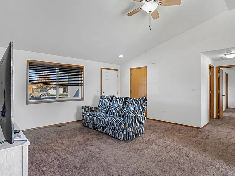1409 W Electra St — Photo 6