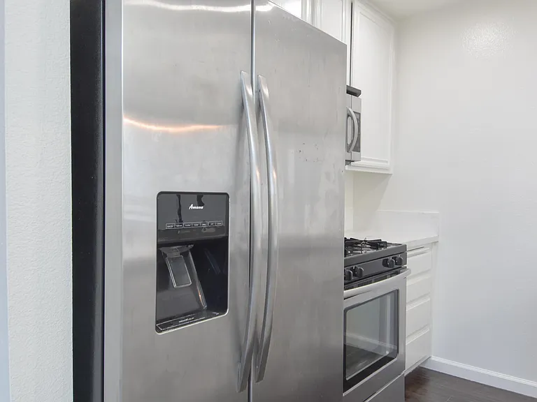 1727 Glendon Ave #208 — Photo 33