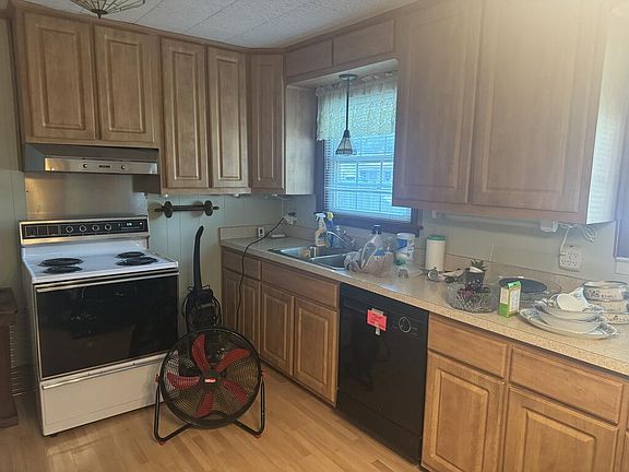 3rd image of 200 S Center Dr