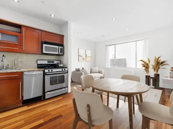 30-85 Vernon Boulevard image 1 of 9