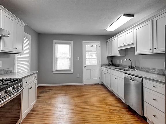 4th image of 29128 Weber Ave