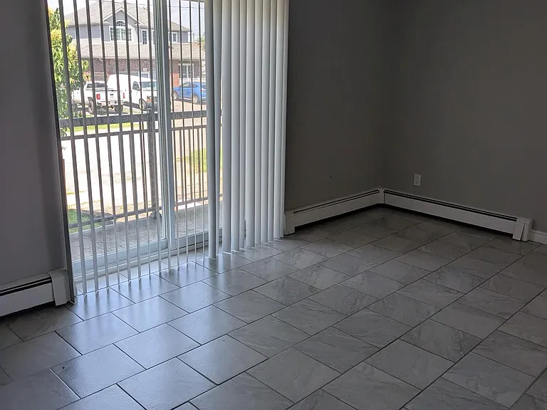 15 Bolton Ave #3 — Photo 2