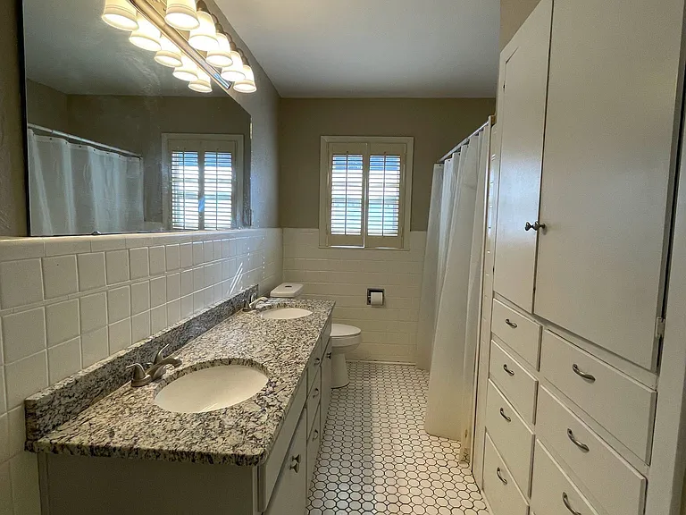 1004 Cottonwood St — Photo 13