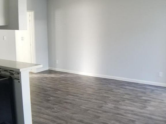 3rd image of 6830 Woodley Ave APT 5
