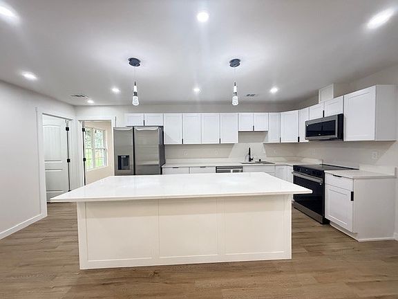 3rd image of 164 Cross Rd