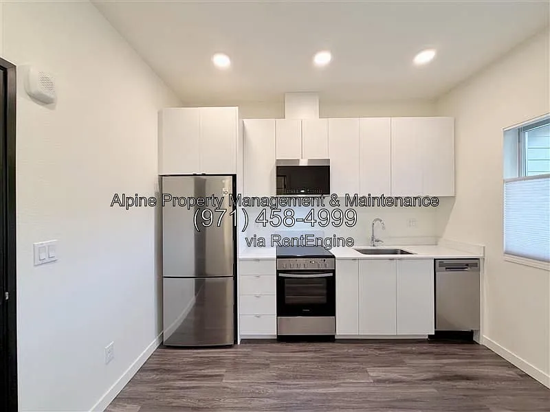 Studio, 1.0 bath, 332 sqft, $1,095 — Photo 2
