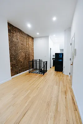 Rented by Avenues Real Estate | media 29