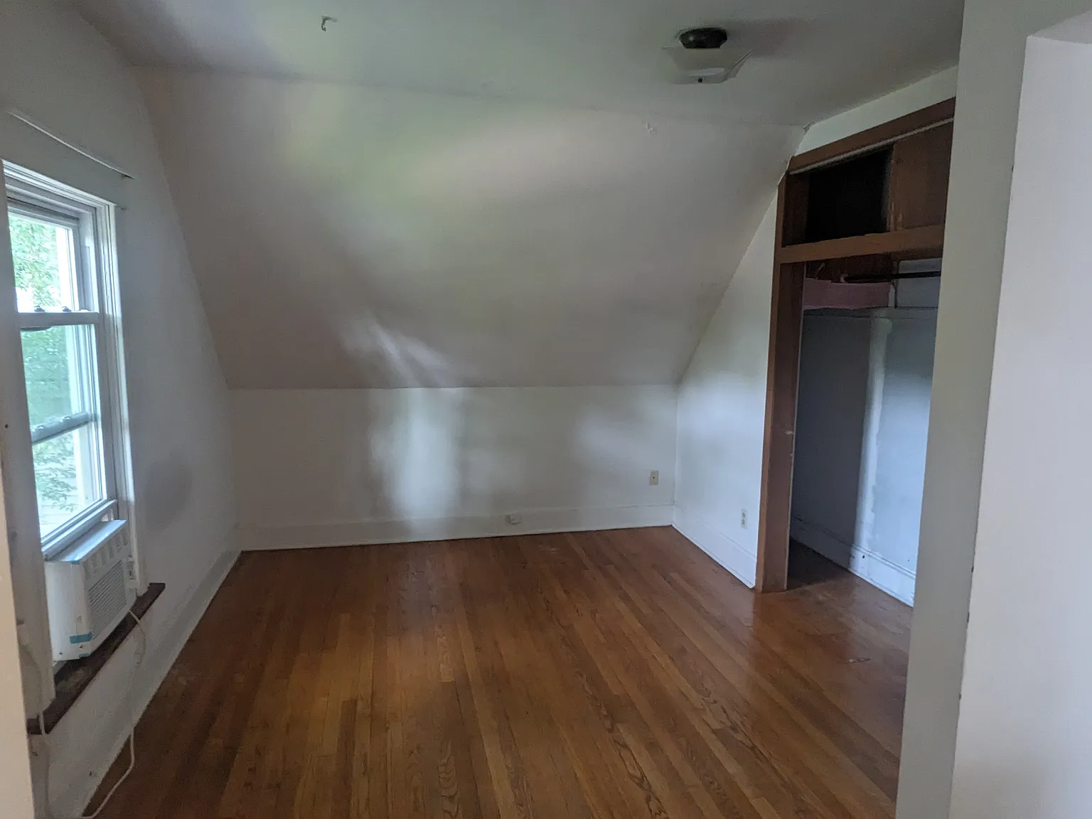 1 bed, 700 sqft, $1,200 — Photo 3