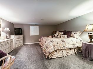 1576 White Eagle Dr, Naperville, IL 60564