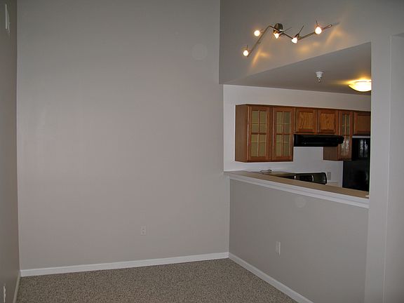 dining area / breakfast bar