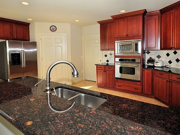 5th image of 8745 The Esplanade APT 14