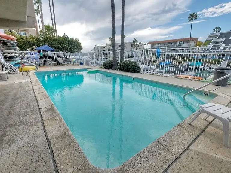 4705 Marina Dr #10-10-10 — Photo 33