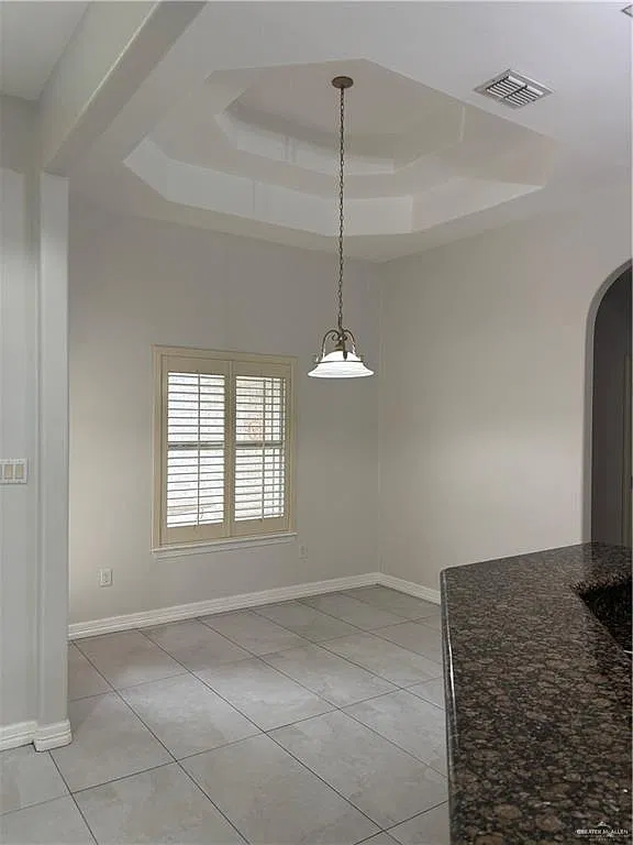 4 bed, 3.0 bath, 2187 sqft, $3,300 — Photo 4