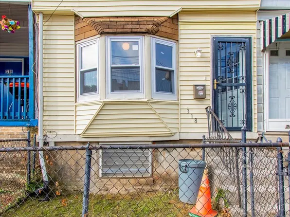 318 Darby Ter, Darby, PA 19023