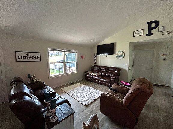 2nd image of 124 Sawgrass Ave