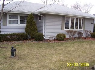 2310 Sunset Ln, Lindenhurst, IL 60046