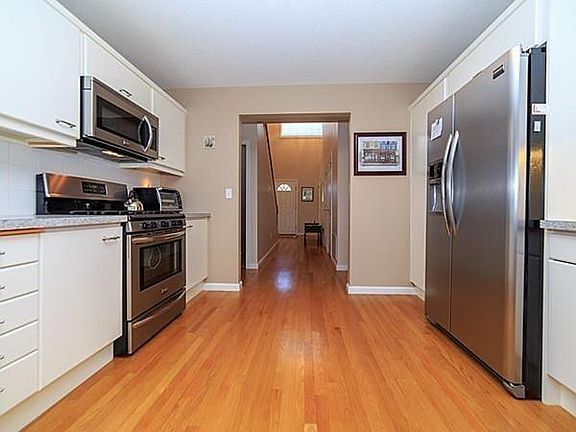 3rd image of 176 Cannon Forge Dr