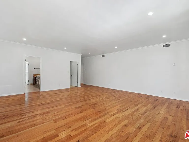 517 N Elm Dr — Photo 40