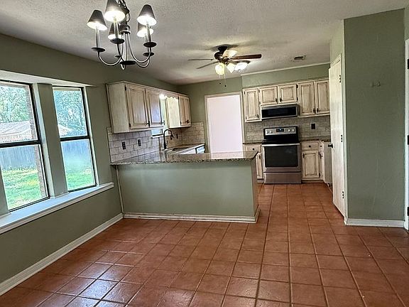 5th image of 2016 Eden Dr