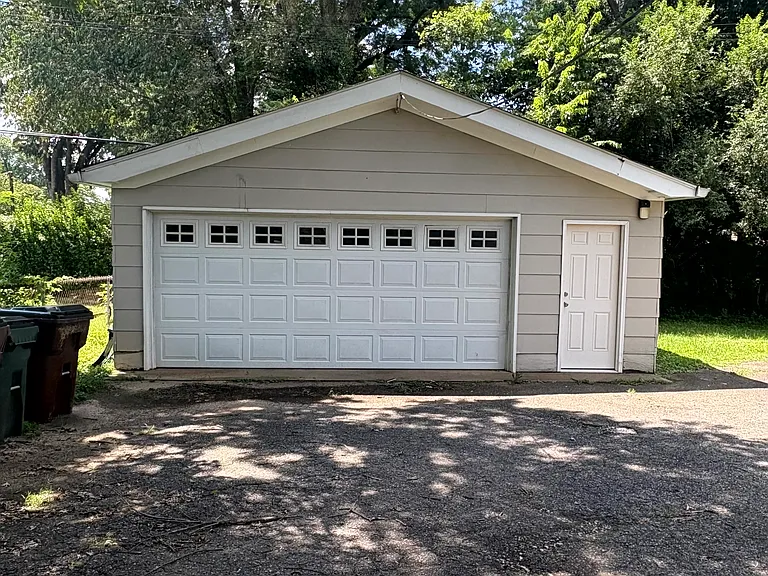 1706 Ashmoor Ln — Photo 7