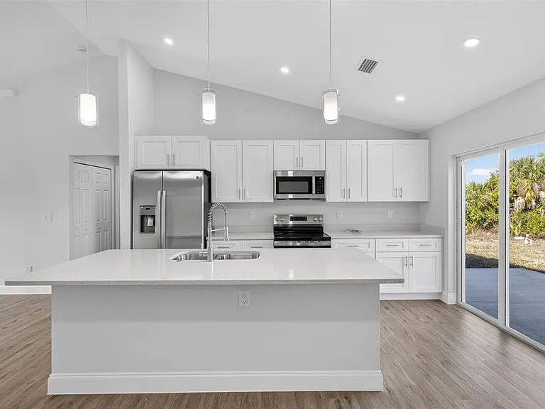 375 Denver Dr — Photo 8