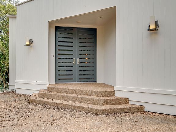 4th image of 1077 Lynnwood Blvd