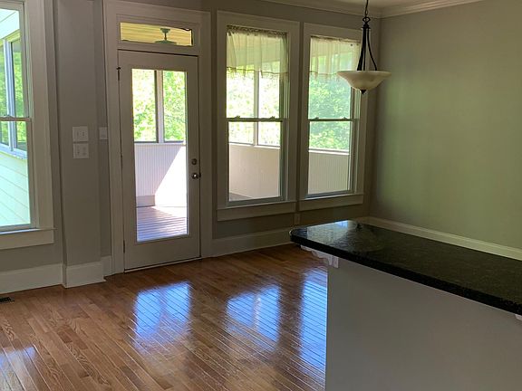 5th image of 20 Creekview Dr SE