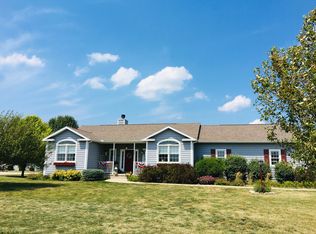 409 Clearview Rd, El Paso, IL 61738