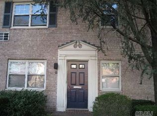 4 S Forest Ave, Rockville Centre, NY 11570