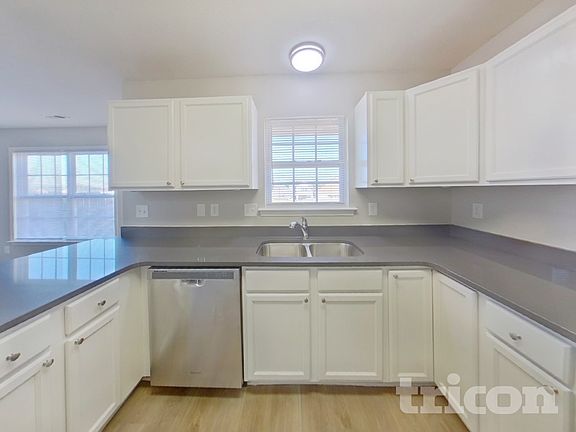5th image of 303 Collingwood Ln