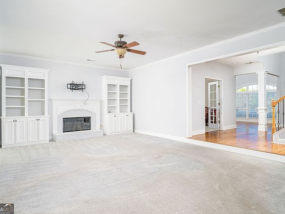 4th image of 850 Highcrest Dr