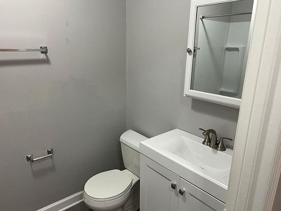 4th image of 1405 Chicago St APT 13