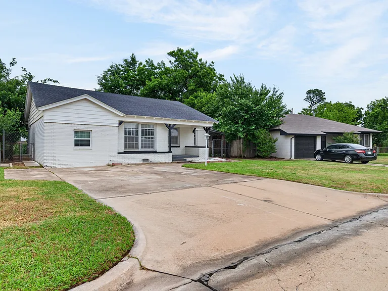 3208 N Roff Ave — Photo 3