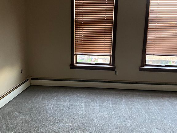 3rd image of 412 Chestnut St