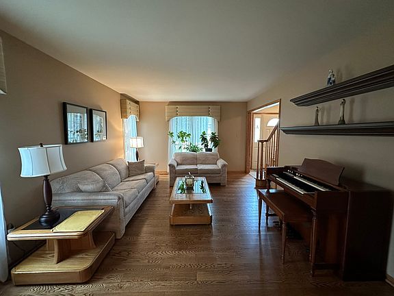 4th image of 11153 Woodstock Dr
