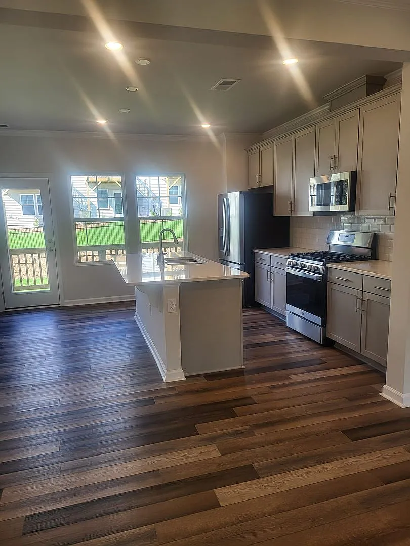 Room in 4 Bedroom Townhome at Castle Loch Ln — Photo 3