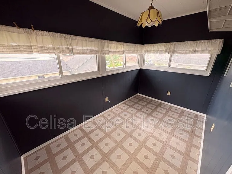 3221 S Harrison St — Photo 8