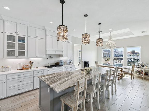 4th image of 108 BAY HARBOR DR