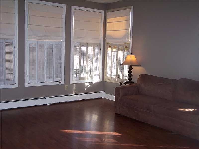 2nd image of 47 Hammond St