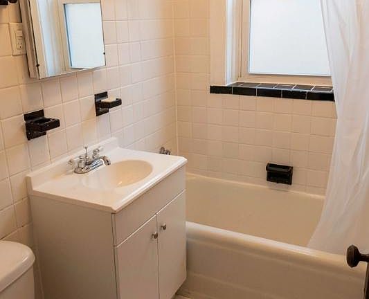 5th image of 4141 W Cullom Ave #2E